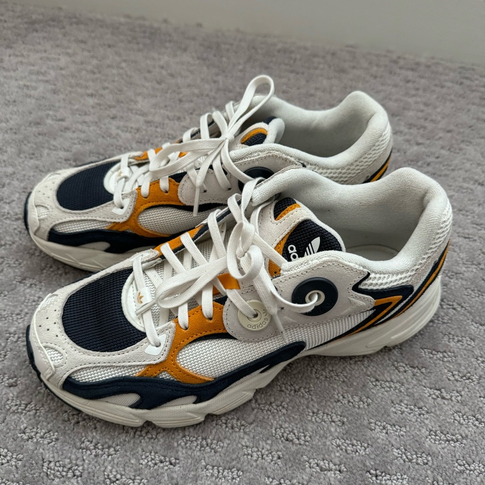 Adidas Sneakers